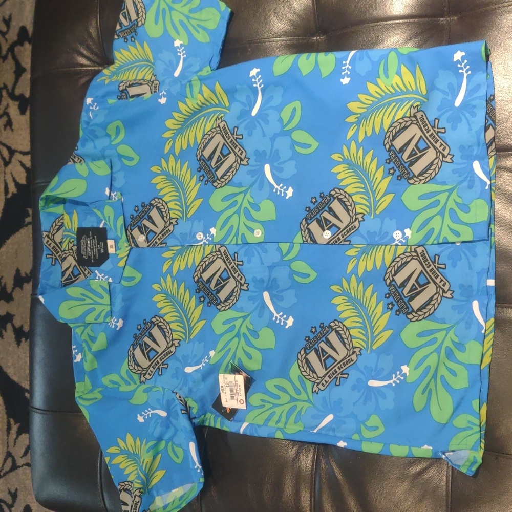 Short sleeve, button-up my hero macadamia Funimation Hawaiian shirt size S M